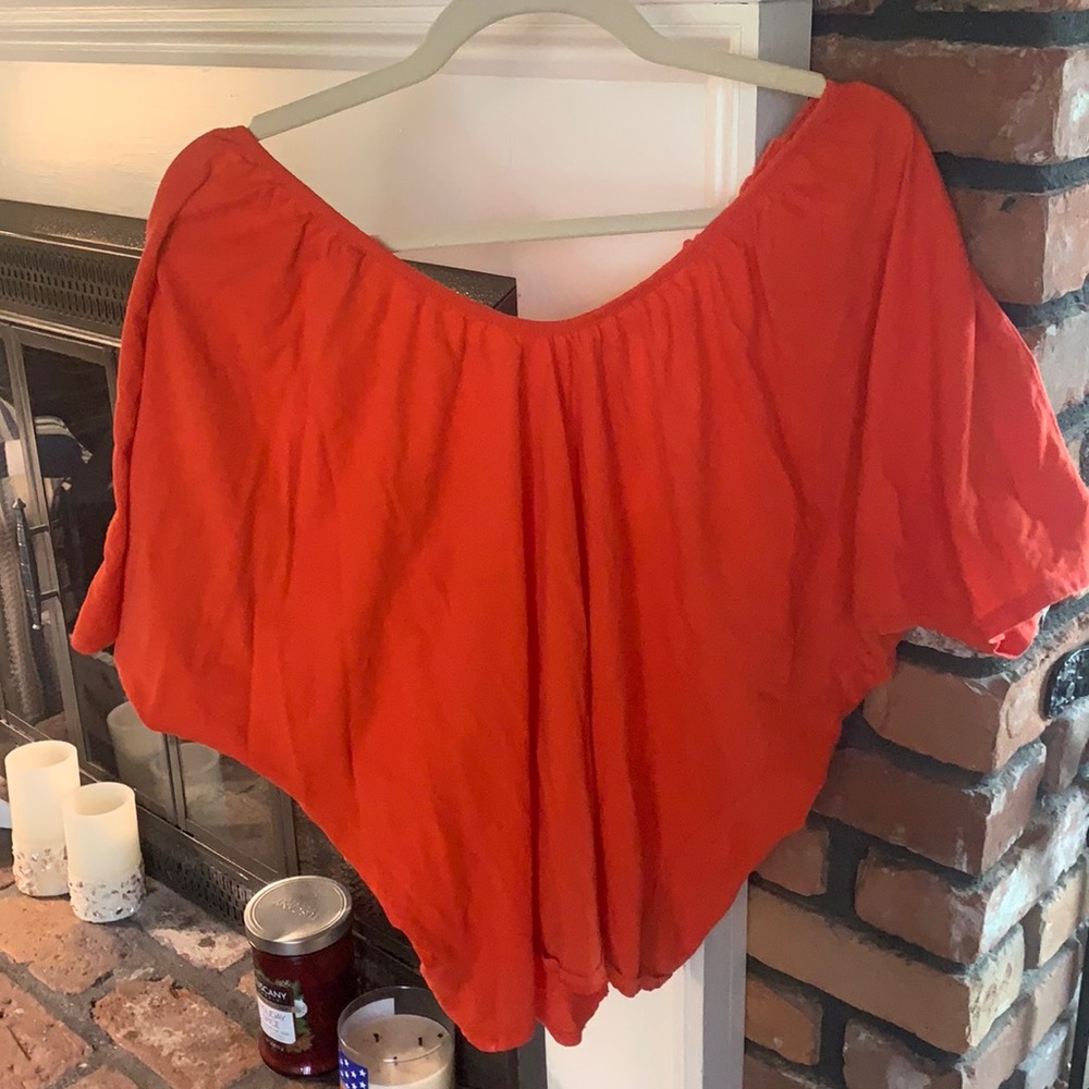 3 quarter sleeve top with patterned open back